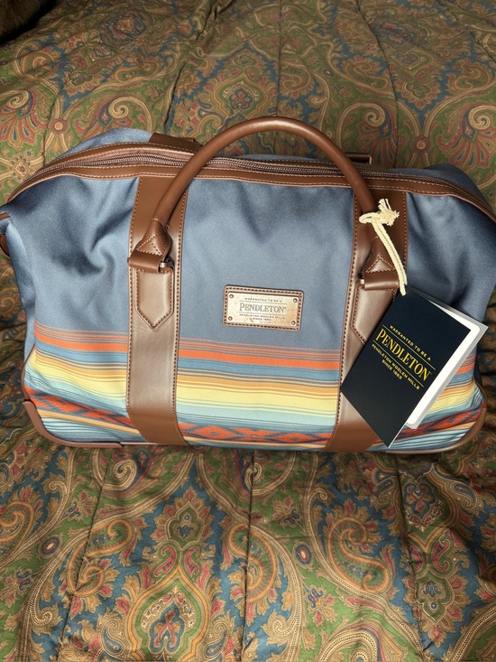 Pendleton Handbags - Pendleton Roller Travel Bag, NWT, 11”H, 12”W, 22”L Get it before it’s gone! 💼 💨